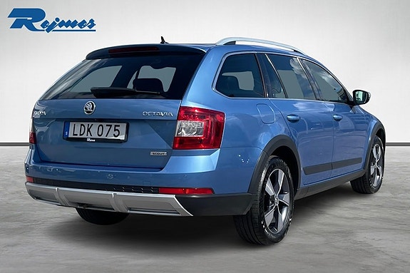Skoda Octavia Scout 5 of 27