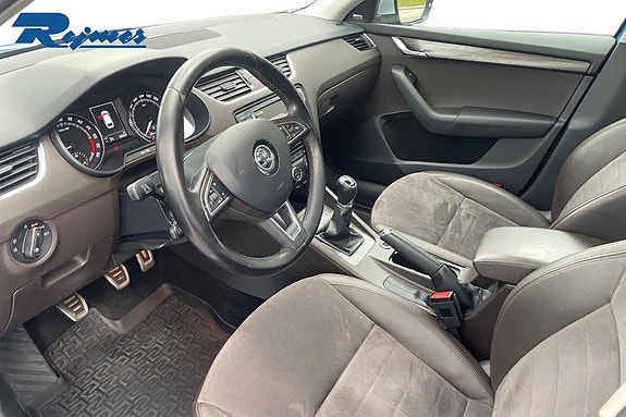 Skoda Octavia Scout 13 of 27