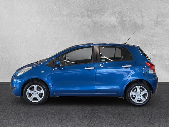 Toyota Yaris 2 of 19