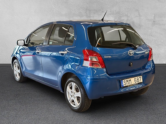 Toyota Yaris 3 of 19