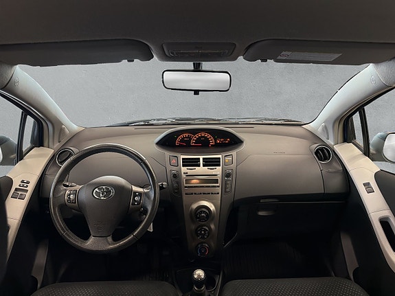 Toyota Yaris 12 of 19