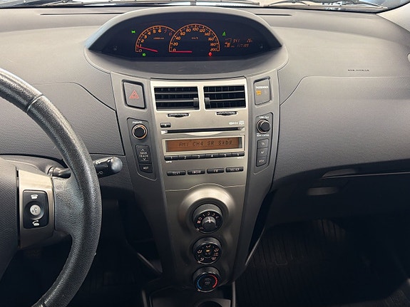 Toyota Yaris 16 of 19