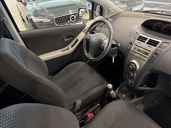 Toyota Yaris 15 of 19