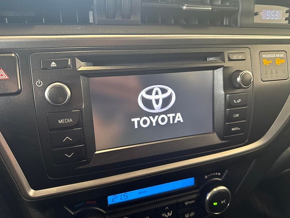 Toyota Auris 15 of 18