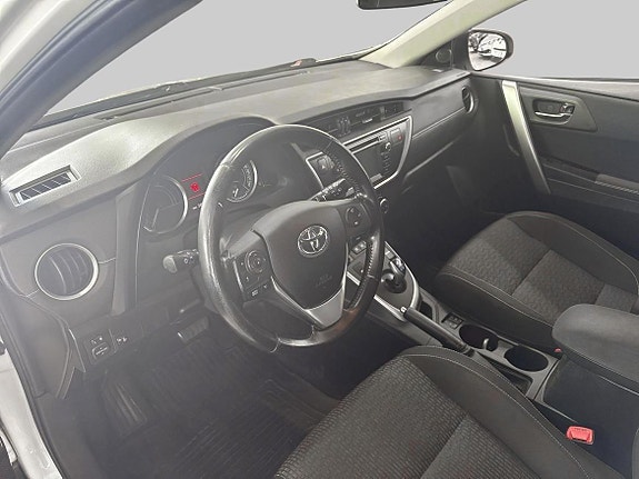 Toyota Auris 13 of 18