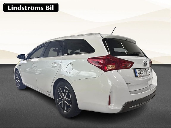 Toyota Auris 4 of 18