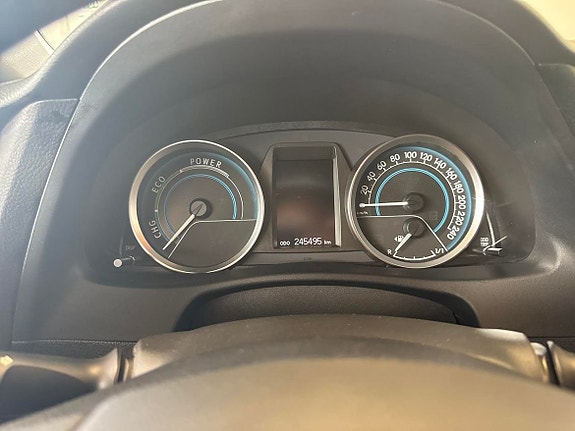 Toyota Auris 14 of 18