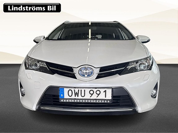 Toyota Auris 8 of 18