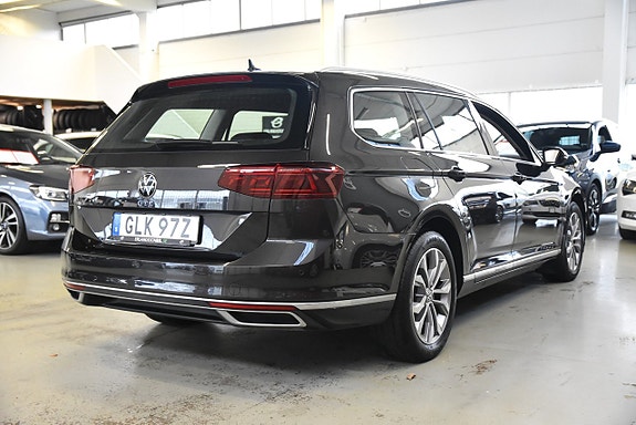 Volkswagen Passat 3 of 16