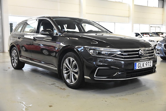 Volkswagen Passat 2 of 16