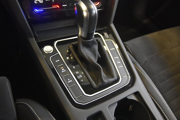 Volkswagen Passat 14 of 16