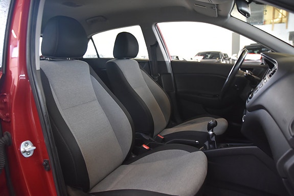 Hyundai i20 8 of 14