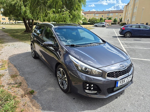 Kia Ceed 2 of 23