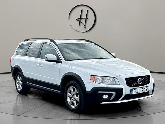 Volvo XC70 2 of 13