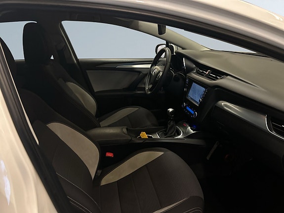 Toyota Avensis 10 of 24