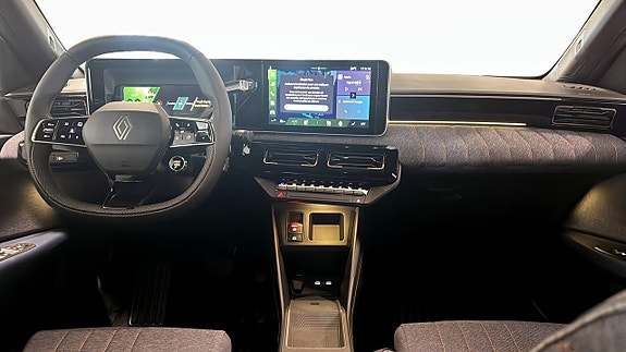 Renault 4 E-Tech 4 of 12
