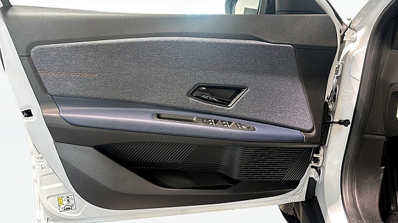 Renault 4 E-Tech 11 of 12