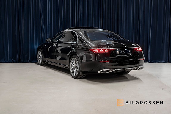 Mercedes-Benz S580 e 3 of 26