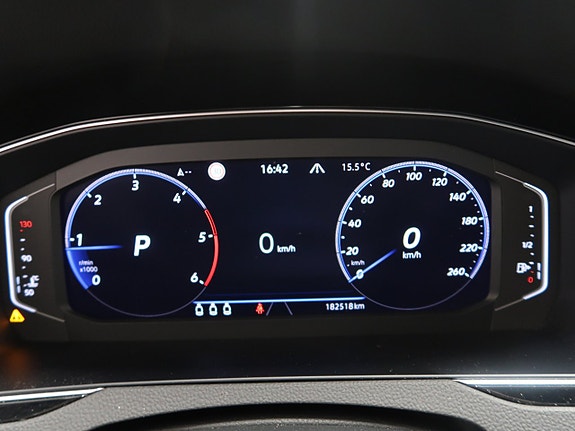 Volkswagen Passat 22 of 30