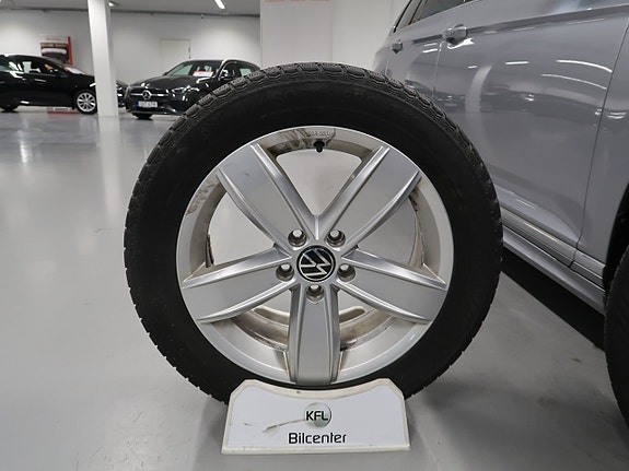 Volkswagen Passat 13 of 30