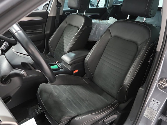 Volkswagen Passat 18 of 30
