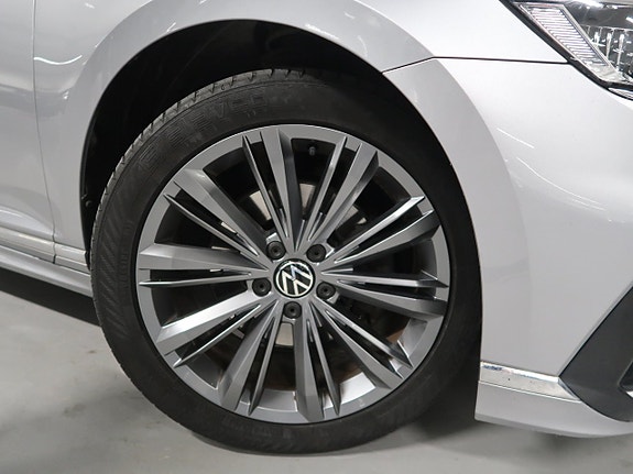 Volkswagen Passat 12 of 30