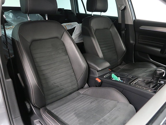 Volkswagen Passat 21 of 30
