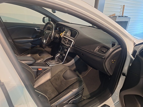 Volvo V40 7 of 10