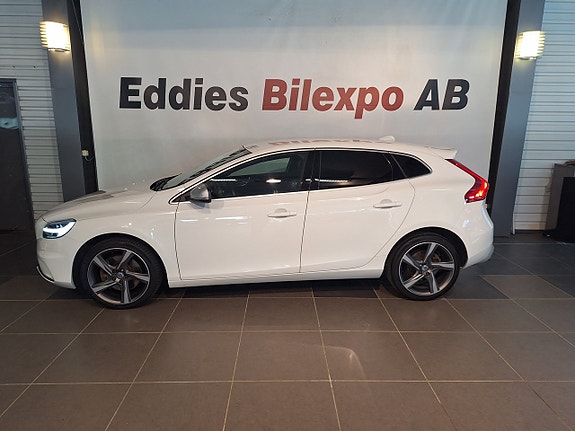 Volvo V40 2 of 10