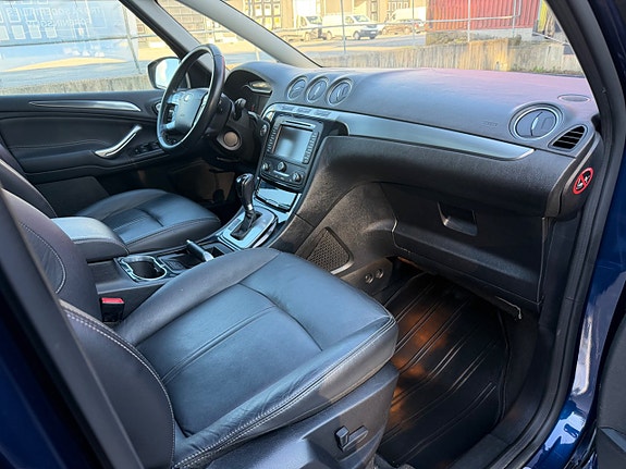 Ford S-MAX 17 of 18