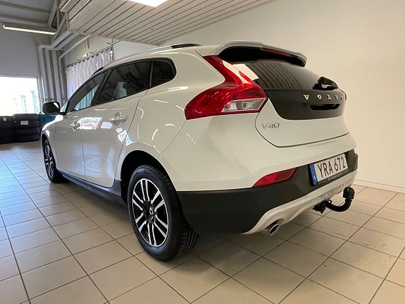 Volvo V40 Cross Country 3 of 5