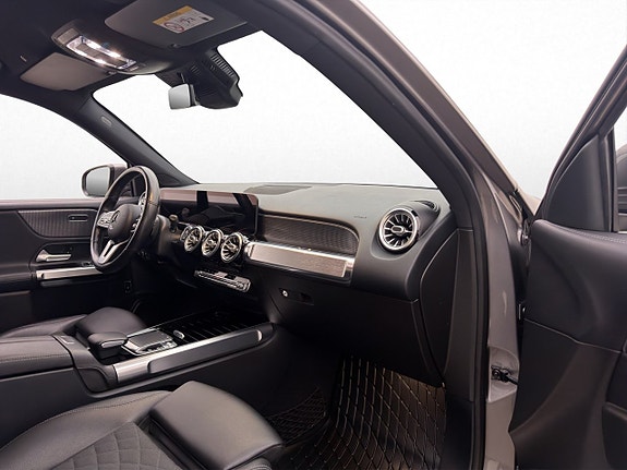 Mercedes-Benz GLB200 d 11 of 30