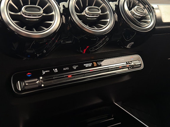 Mercedes-Benz GLB200 d 22 of 30