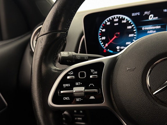 Mercedes-Benz GLB200 d 27 of 30