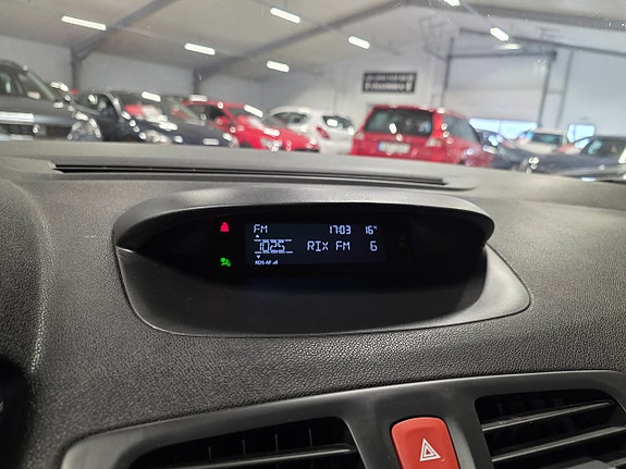 Renault Megane 8 of 10