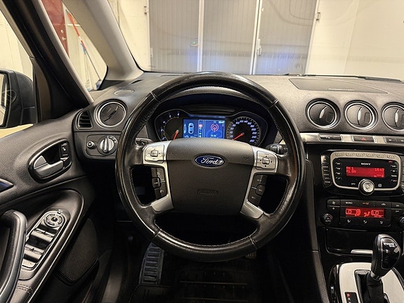Ford S-MAX 8 of 28
