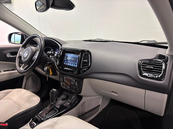 Jeep Compass 28 of 29