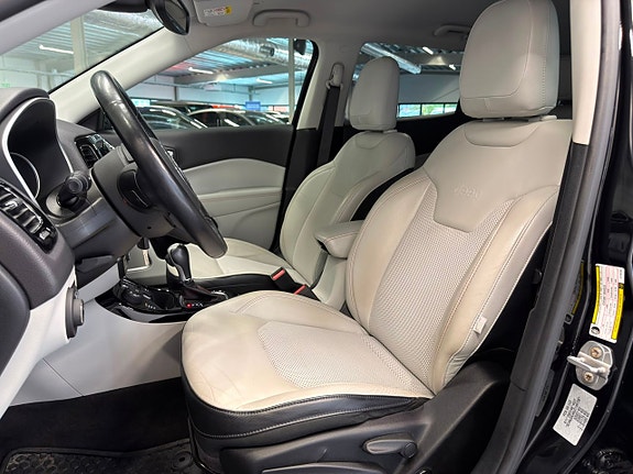 Jeep Compass 16 of 29