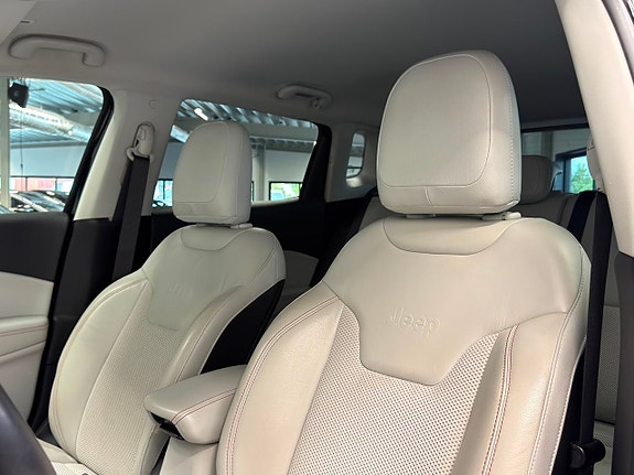 Jeep Compass 17 of 29