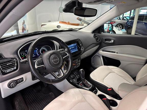 Jeep Compass 12 of 29