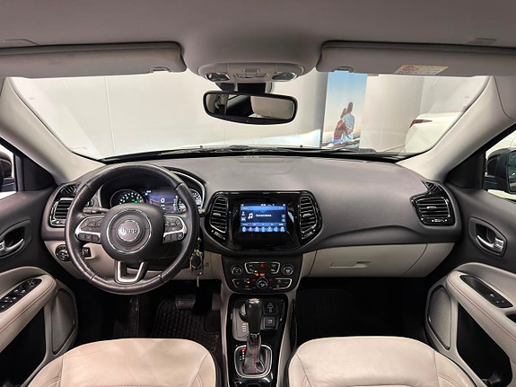Jeep Compass 18 of 29