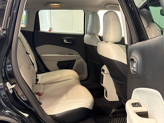 Jeep Compass 29 of 29