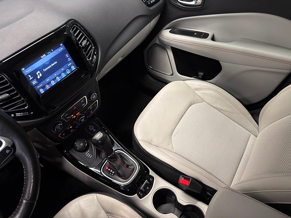 Jeep Compass 21 of 29
