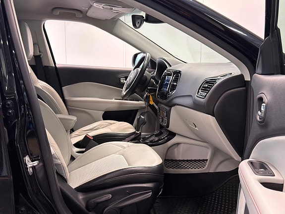 Jeep Compass 26 of 29