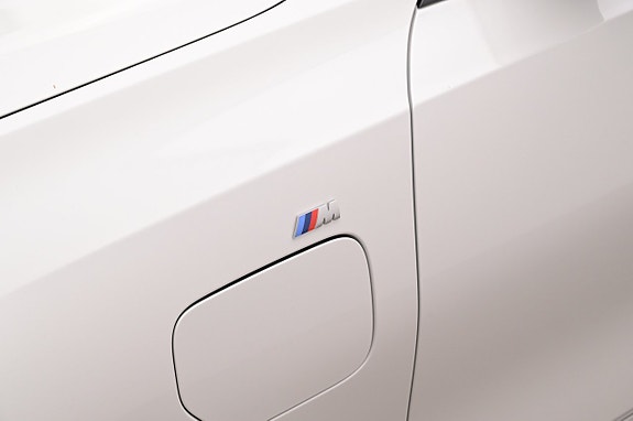 BMW 330e 25 of 27