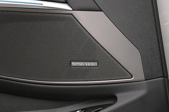BMW 330e 11 of 27