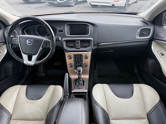 Volvo V40 Cross Country 8 of 22