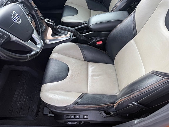 Volvo V40 Cross Country 12 of 22