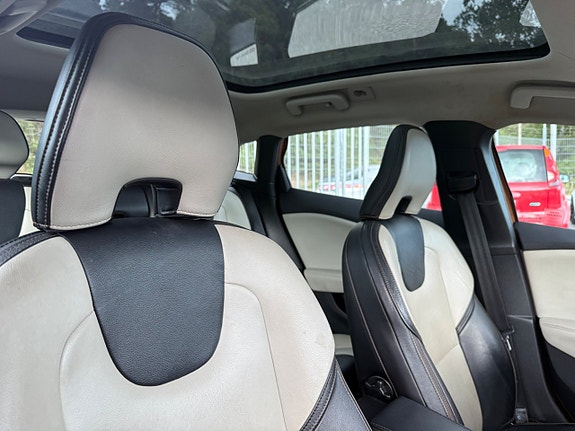 Volvo V40 Cross Country 10 of 22