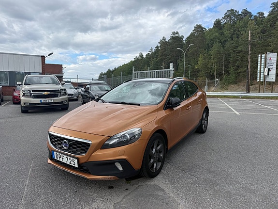 Volvo V40 Cross Country 2 of 22